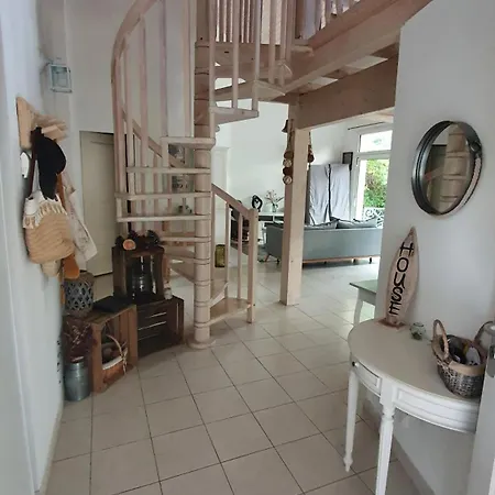 Au Bord Du Et Sous Les Pins Feriehus *